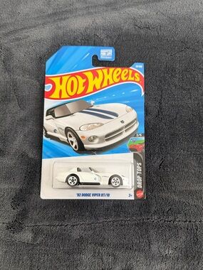 Hot wheels NWT IOP 92 Dodge Viper RT/10 Die-Cast Toy Car treasure hunt